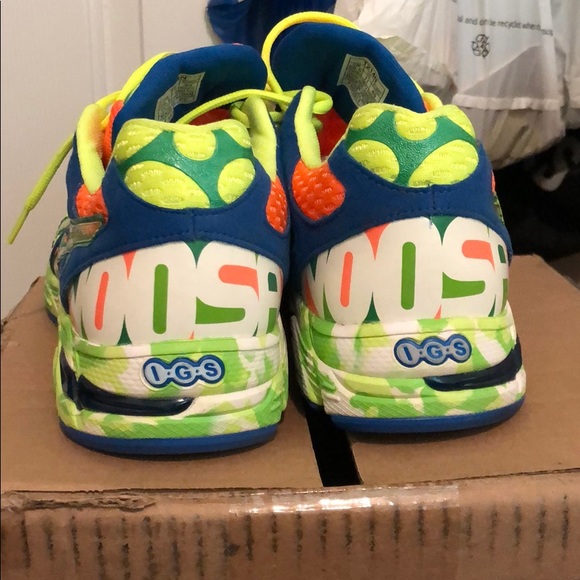 ASICS - Picture 4 of 5